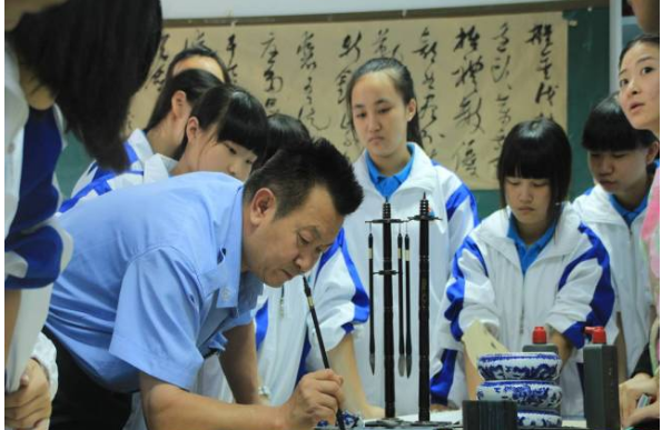 武侯高級(jí)中學(xué)的學(xué)費(fèi)是多少錢？