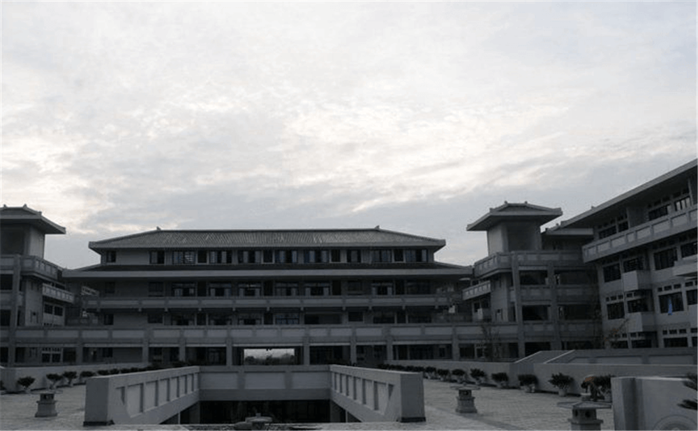 成都石室中學北湖校區(qū)的學費是多少錢？