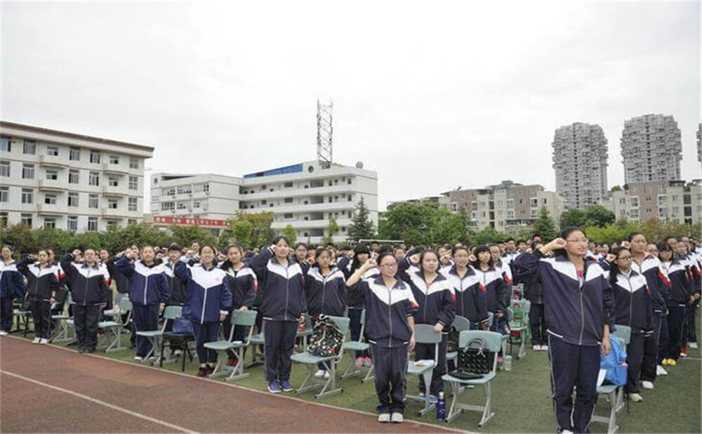龍泉二中的高中住宿怎么樣？