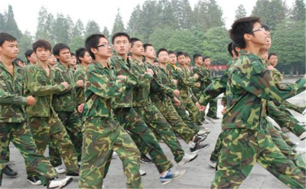 郫縣二中學(xué)費(fèi)是多少？