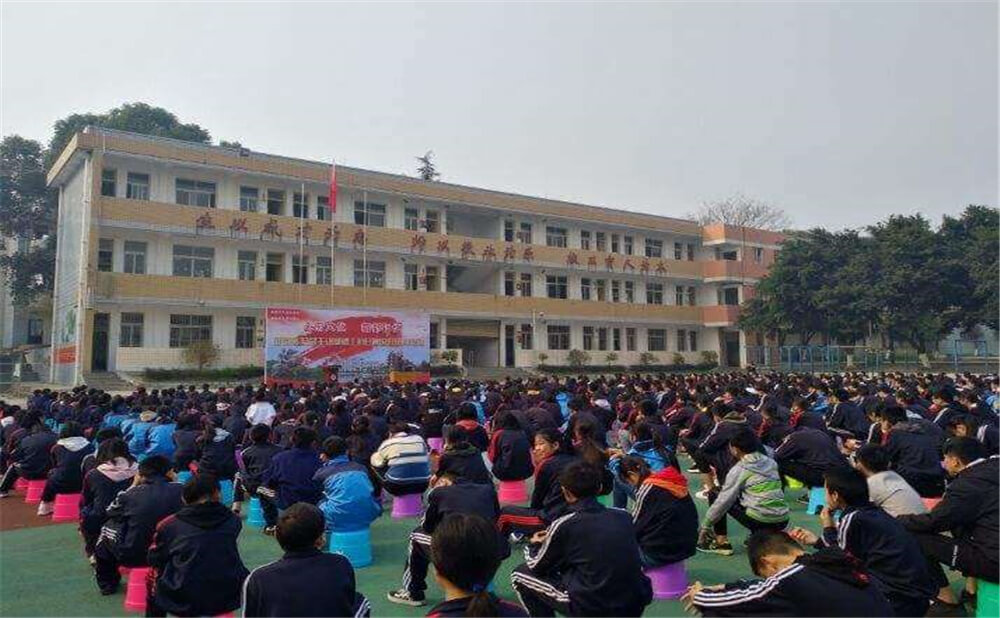 泰興中學(xué)的學(xué)費是多少錢？