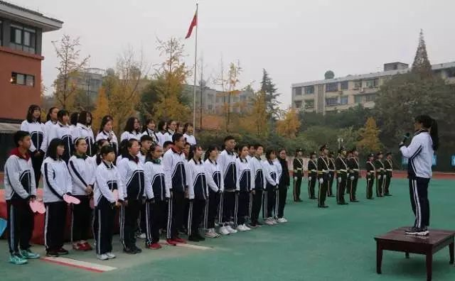 新津中學(xué)的升學(xué)率是多少？
