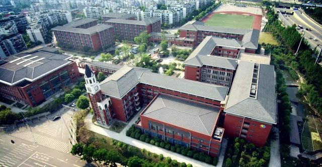 成都七中萬(wàn)達(dá)學(xué)校的錄取分?jǐn)?shù)線是多少？