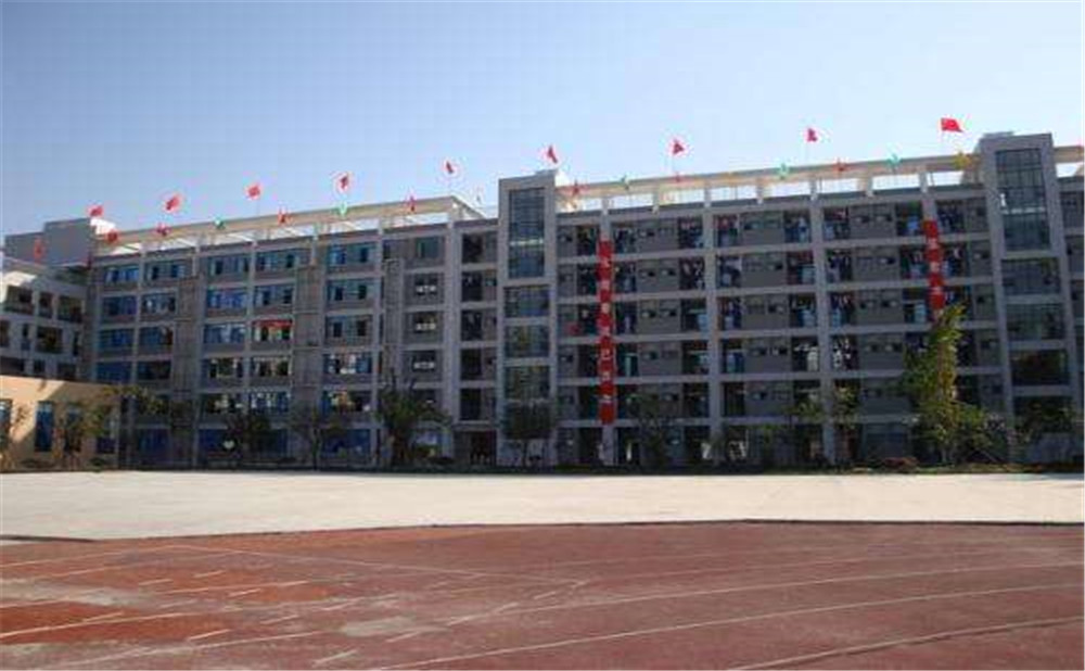 成都十二中（四川大學(xué)附屬中學(xué)）的錄取分數(shù)是多少？