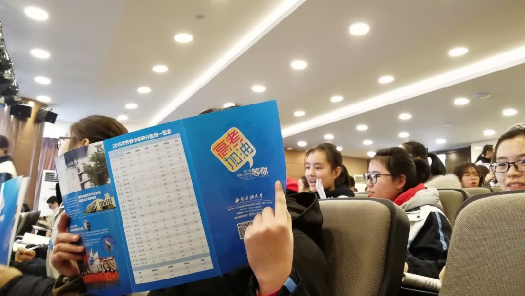 成都鐵路中學的宿舍怎么樣？