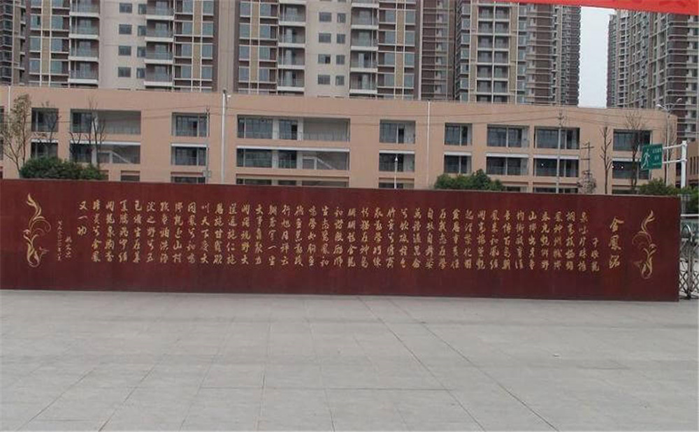 成都經濟技術開發(fā)區(qū)實驗中學高中一年的學費是多少？