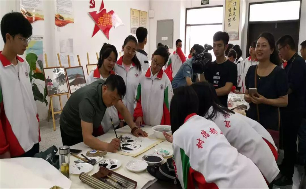 2020年都江堰外國語實驗學校計劃招多少人？