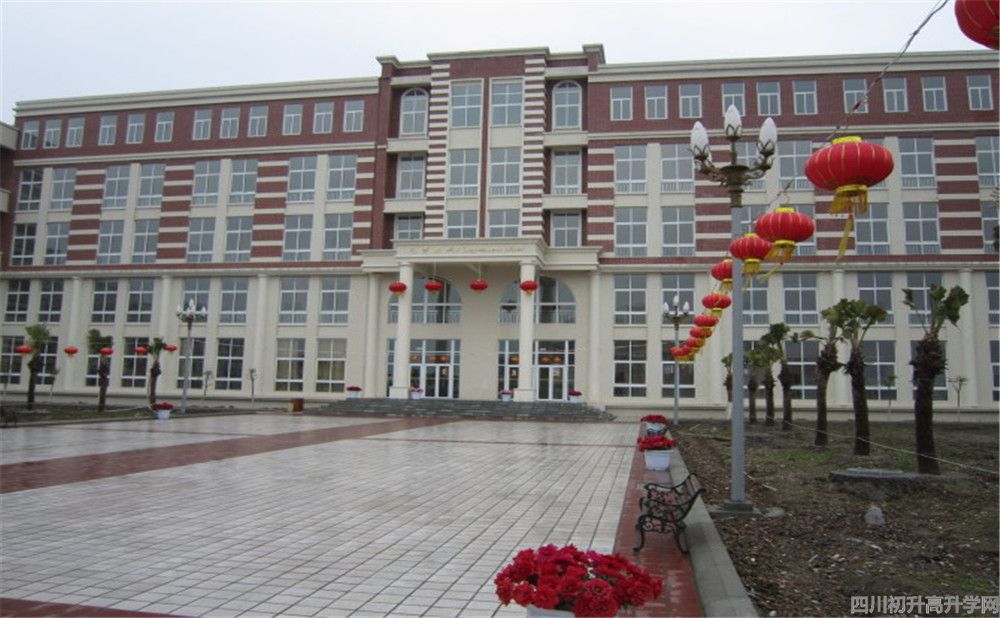 四川師范大學(xué)附屬第三實驗中學(xué)高中一年的學(xué)費是多少？