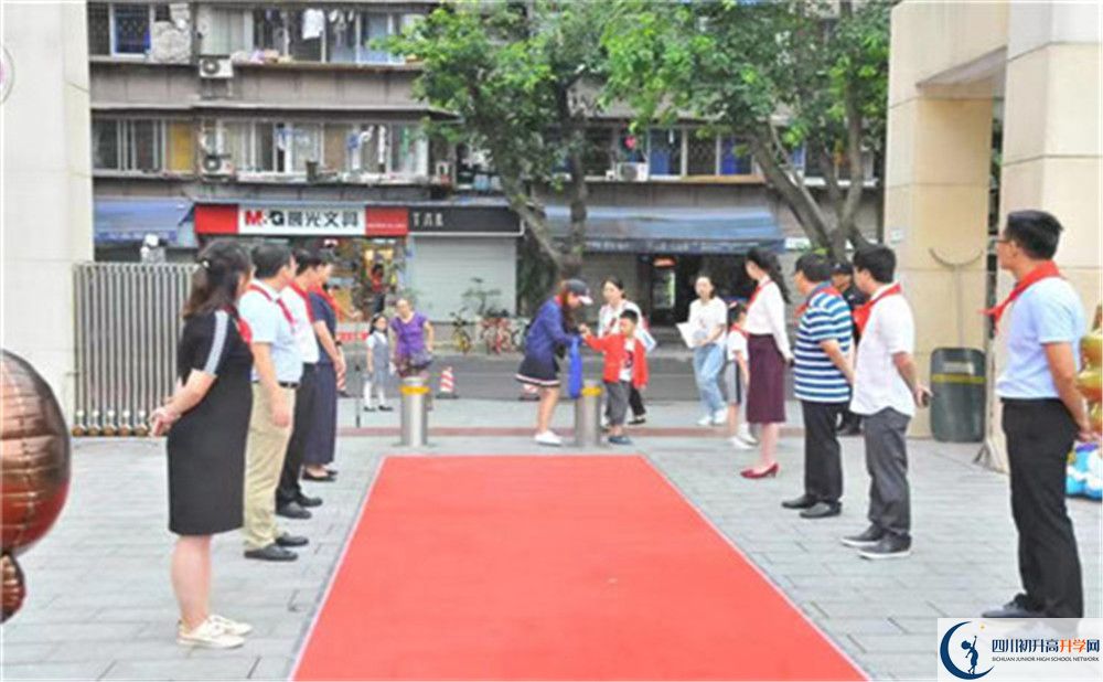 2020成都市石室聯(lián)中蜀華分校初升高的學(xué)費(fèi)是多少？