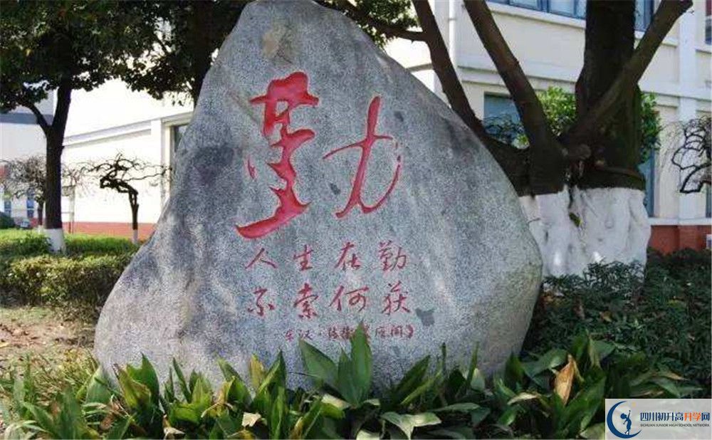 2020敖平中學(xué)初升高的學(xué)費(fèi)是多少？