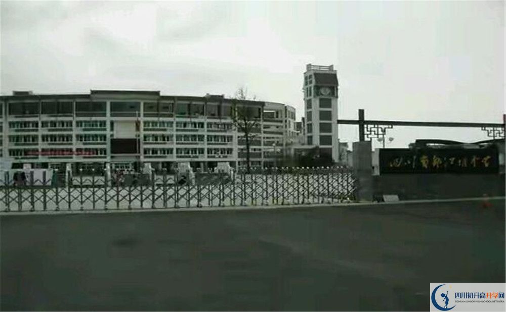 都江堰中學(xué)的2020分?jǐn)?shù)線是多少？
