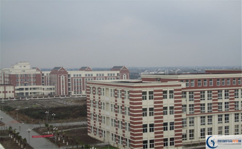 四川師范大學(xué)附屬第三實(shí)驗(yàn)中學(xué)初升高的分?jǐn)?shù)線是多少？