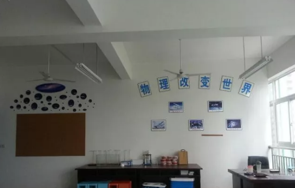 中考成都市泡桐樹中學(xué)的招生分?jǐn)?shù)線是多少？