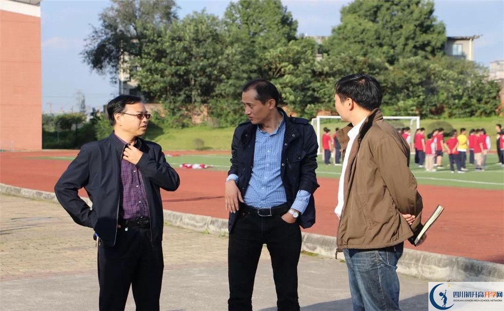 成都實驗中學的招生分數線是多少？
