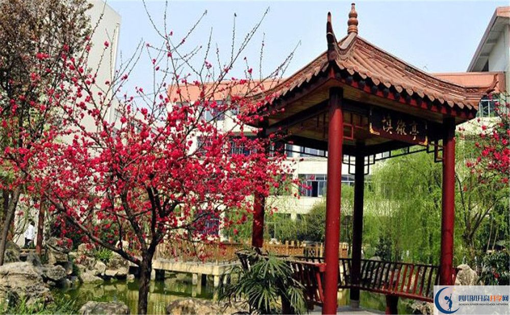 蜀城中學(xué)一年的學(xué)費(fèi)是多少？