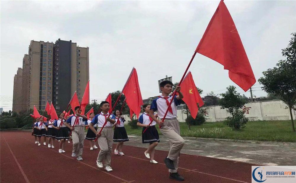 濛陽(yáng)中學(xué)一年的學(xué)費(fèi)是多少？