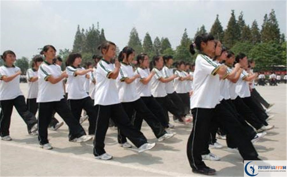 彭州一中一年的學(xué)費是多少？