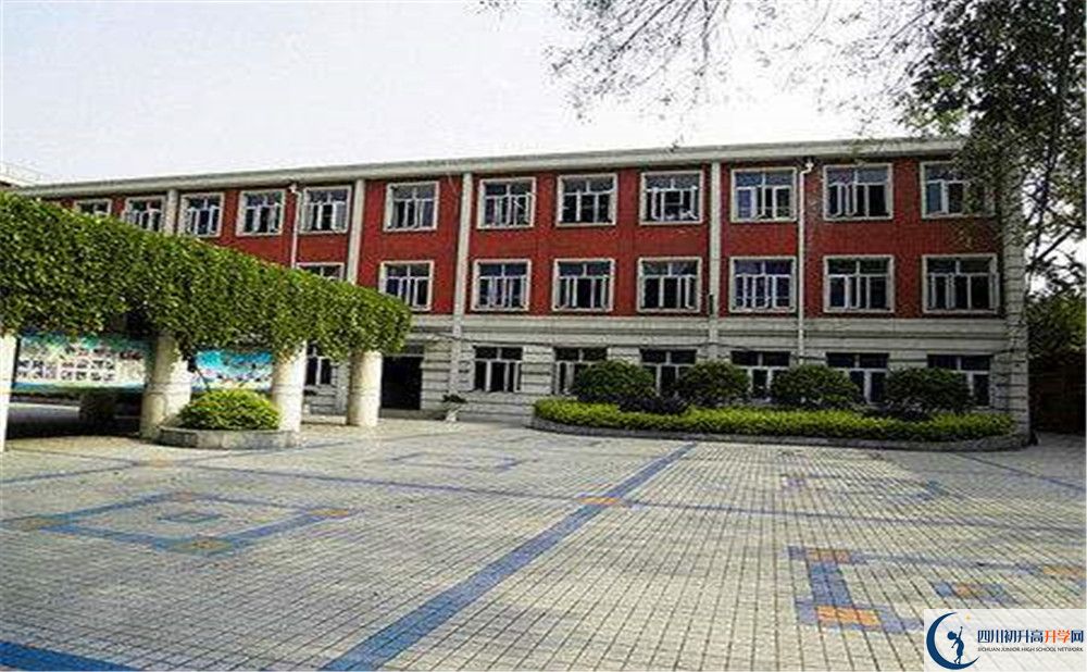 成都樹德中學(xué)一學(xué)期的學(xué)費(fèi)是多少？