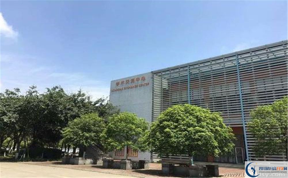 成都樹(shù)德中學(xué)光華校區(qū)一學(xué)期的學(xué)費(fèi)是多少？
