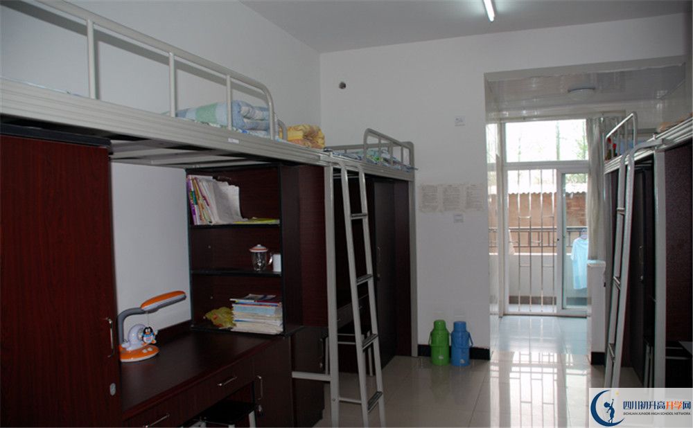 成都樹德中學光華校區(qū)的高中住宿好不好？
