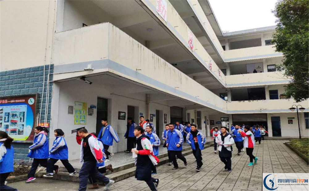 樹(shù)德懷遠(yuǎn)中學(xué)的高中住宿好不好？