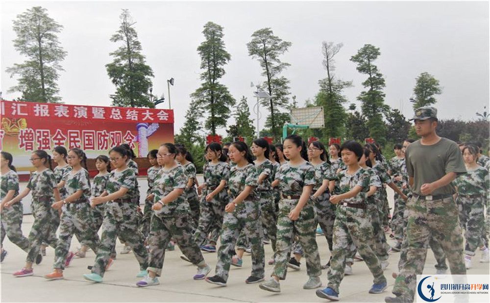考成都市第十七中學(xué)的分?jǐn)?shù)線是多少？