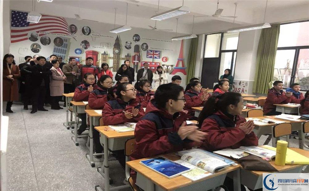 北京第二外國語學(xué)院成都附屬中學(xué)的學(xué)費(fèi)一期是多少？