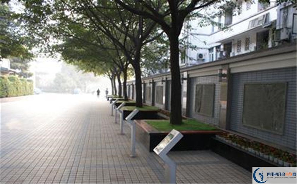 成都市田家炳中學(xué)住宿條件怎么樣？