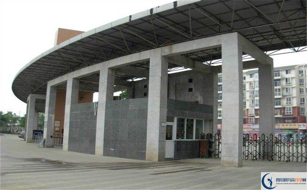 成都市龍泉中學(xué)地址在哪里？					