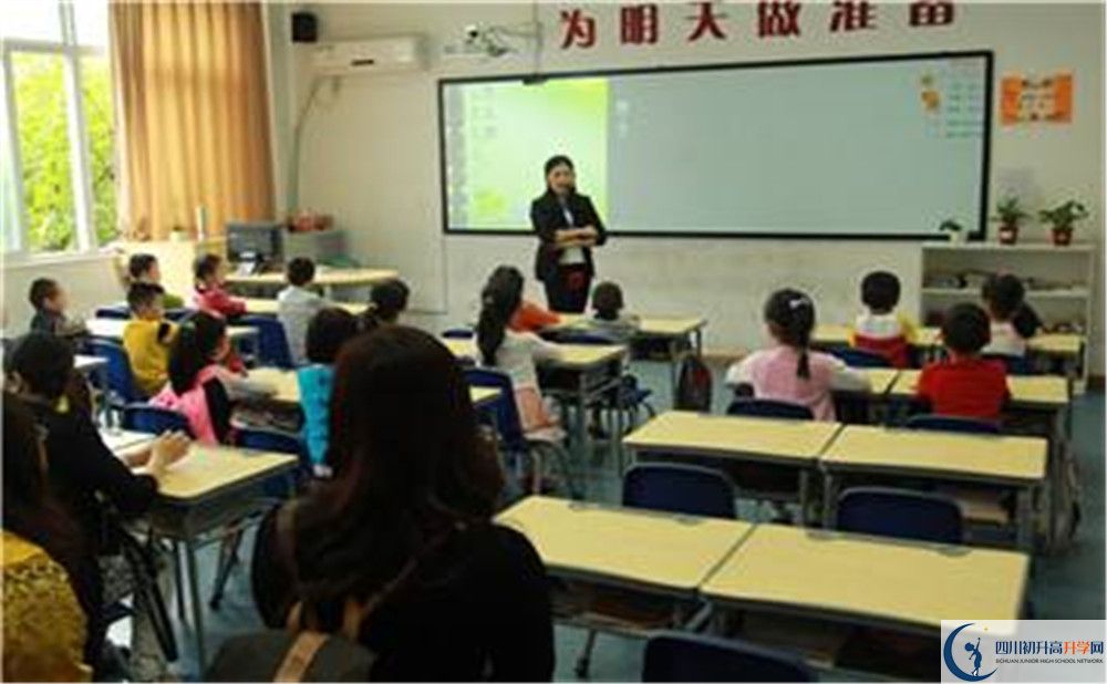 北大附中成都新津為明學校地址在哪里？