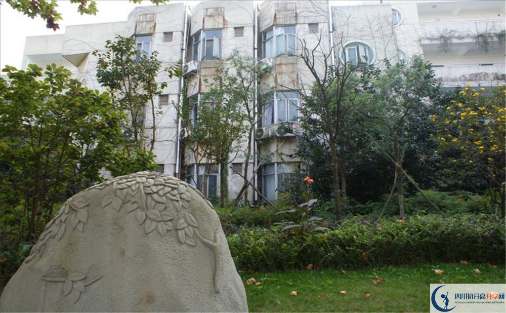 四川師范大學(xué)附屬中學(xué)住宿費(fèi)用是多少？