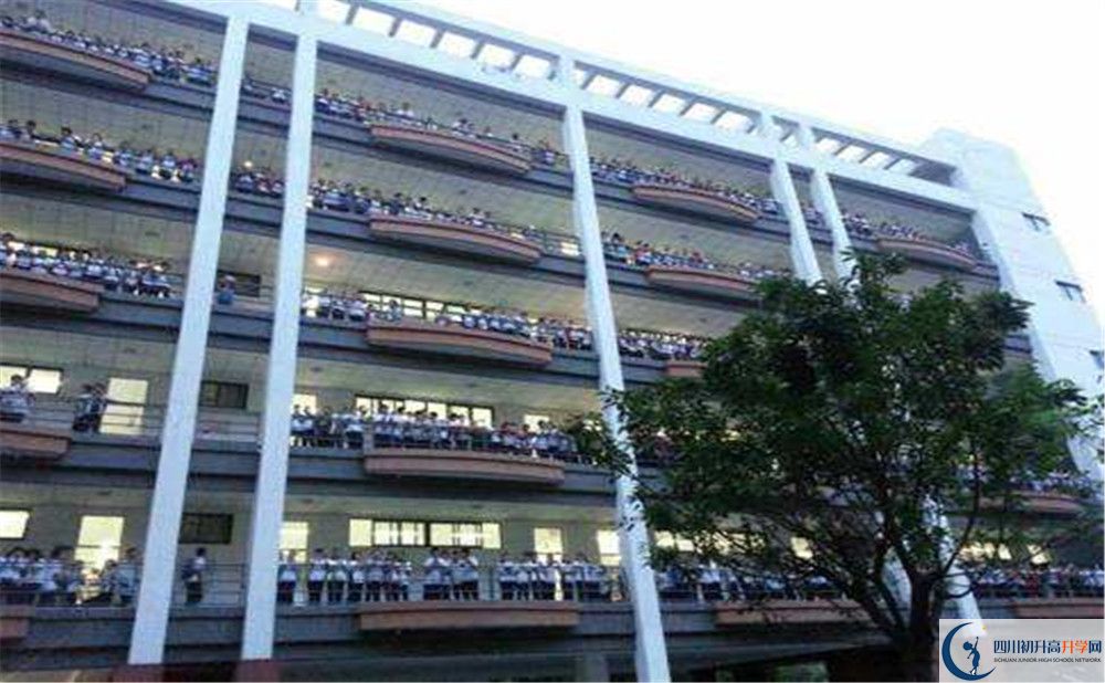 成都樹德中學住宿費用是多少錢？