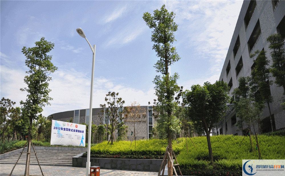 石室天府中學住宿費用是多少？