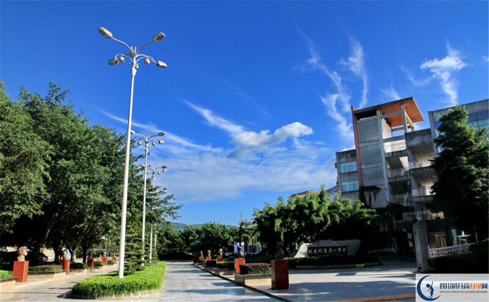 成都市龍泉中學的地址怎么走？