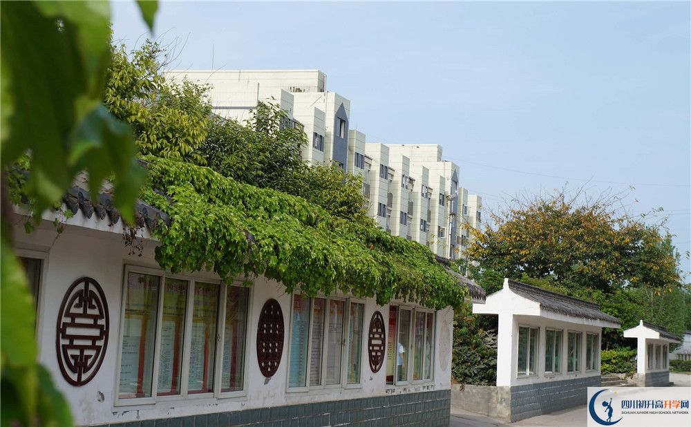 高板中學(xué)住宿費用是多少？