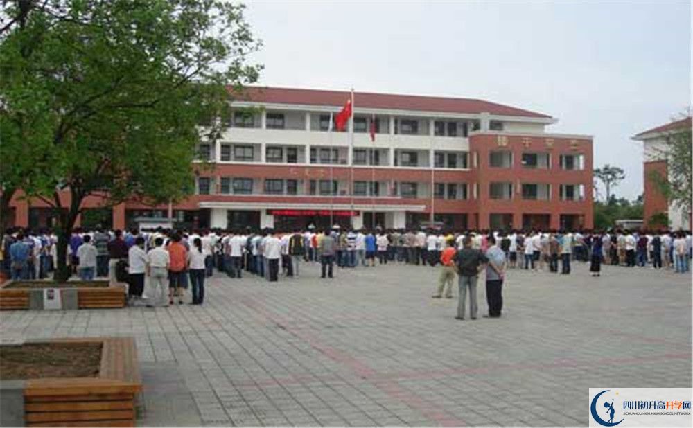邛崍一中高一多久放一次假呢？