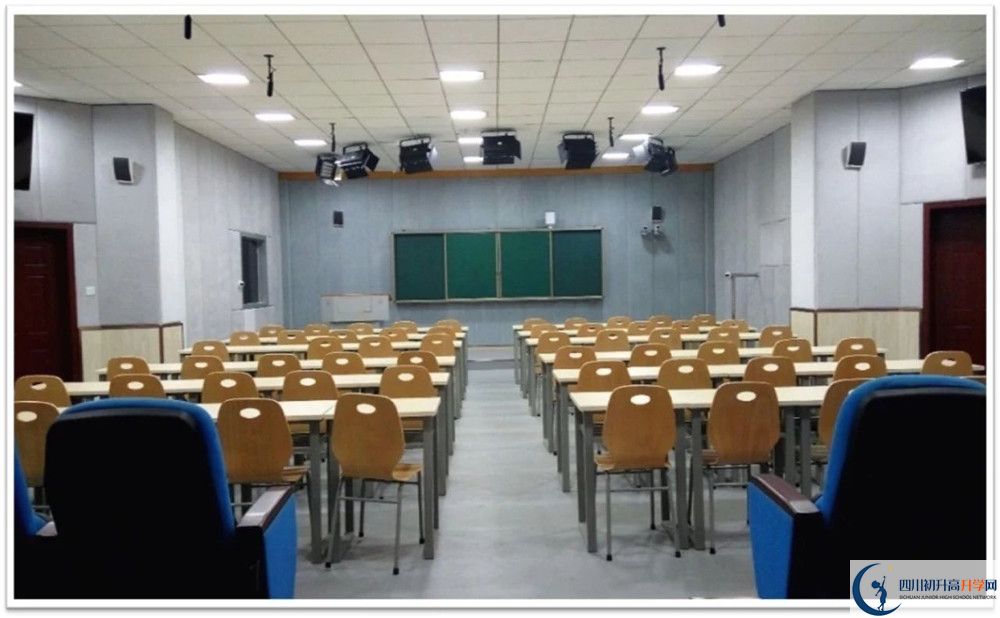 成都石室中學(xué)的高中住宿怎么樣？