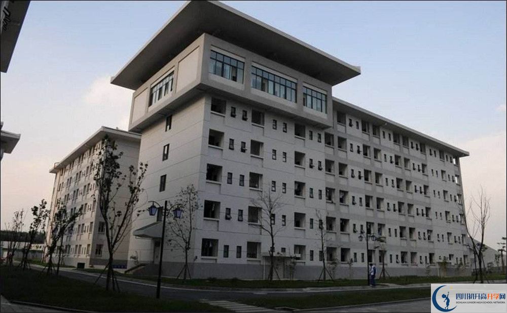 成都石室中學(xué)北湖校區(qū)招生考試科目是什么？
