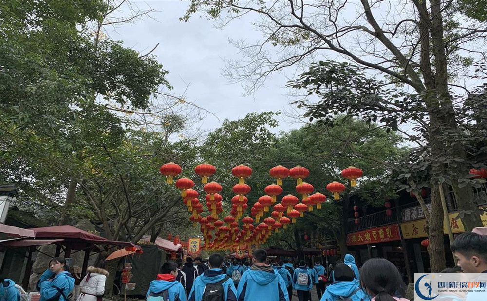 成都玉林中學(xué)2020年外地生學(xué)費是多少？