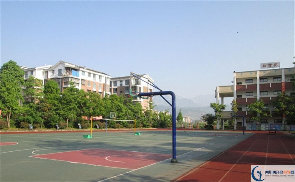 都江堰育才學(xué)校的高中住宿怎么樣？