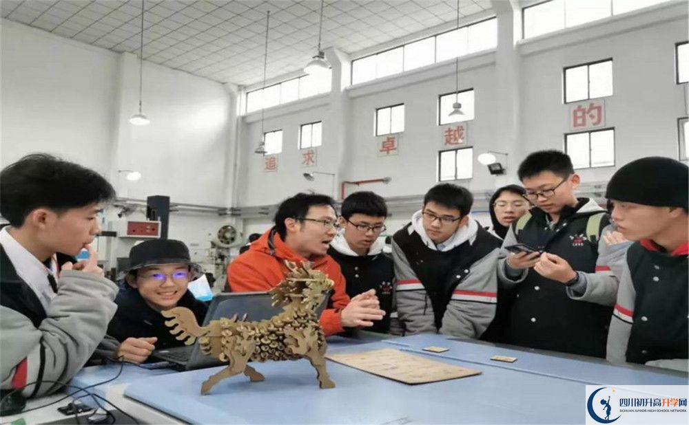 成都新津?yàn)槊鲗W(xué)校2020年外地生學(xué)費(fèi)是多少？