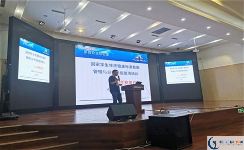 成都教科院附屬學校平行班與實驗班差多少？