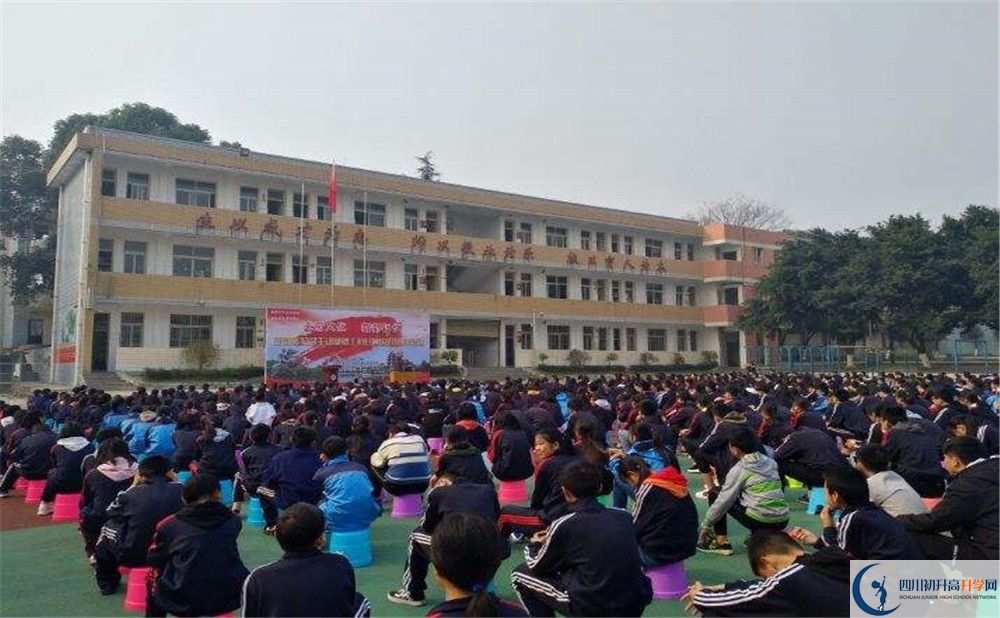 新都泰興中學(xué)是私立還是公立學(xué)校？