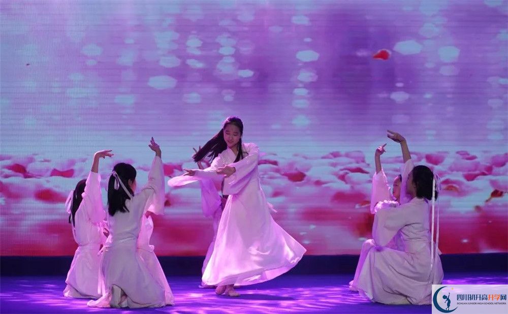 北京第二外國語學(xué)院成都附屬中學(xué)實(shí)驗(yàn)班人數(shù)是多少？