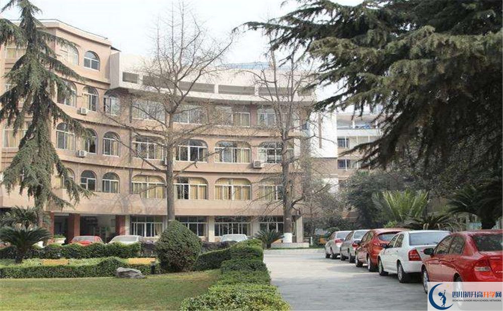 成都市鹽道街中學(xué)與石室中學(xué)哪一個好?