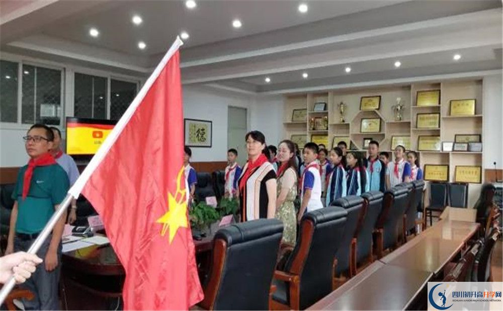 成都三十六中是重點中學嗎？