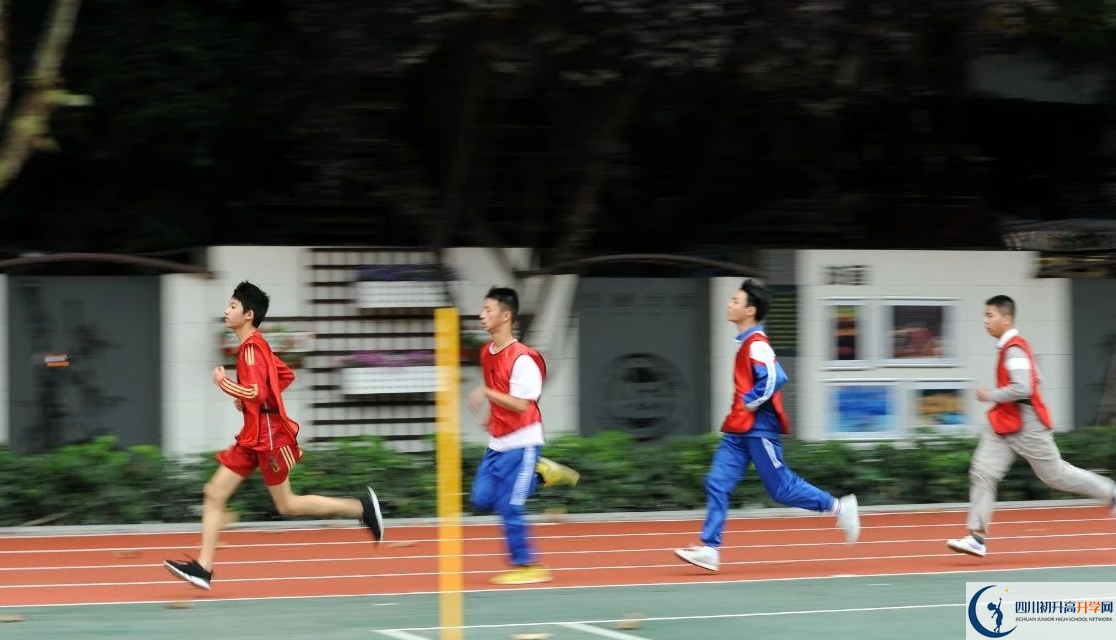 成都大學(xué)附屬中學(xué)實驗班人數(shù)是多少？