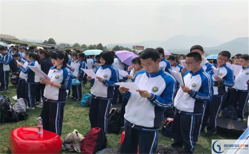 成都列五中學(xué)實(shí)驗(yàn)班人數(shù)是多少？