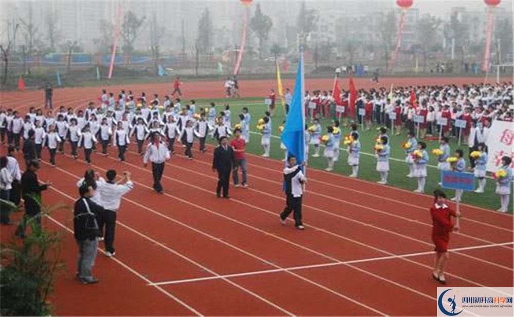 香城中學(xué)是私立收費(fèi)嗎？