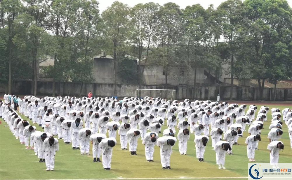郫縣二中實驗班人數(shù)是多少？